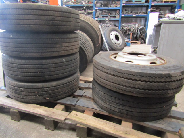 MITSUBISHI FUSO (6) WHEELS AND TYRES 205/75/17.5 8-10MM TREAD 32MM HOLES SET OF 6 - Rengas - Kuorma-auto: kuva MITSUBISHI FUSO (6) WHEELS AND TYRES 205/75/17.5 8-10MM TREAD 32MM HOLES SET OF 6 - Rengas - Kuorma-auto MITSUBISHI FUSO (6) WHEELS AND TYRES 205/75/17.5 8-10MM TREAD 32MM HOLES SET OF 6 - Rengas - Kuorma-auto: kuva MITSUBISHI FUSO (6) WHEELS AND TYRES 205/75/17.5 8-10MM TREAD 32MM HOLES SET OF 6 - Rengas - Kuorma-auto