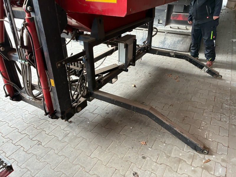 Case 7088 Axial-Flow - Leikkuupuimuri: kuva Case 7088 Axial-Flow - Leikkuupuimuri Case 7088 Axial-Flow - Leikkuupuimuri: kuva Case 7088 Axial-Flow - Leikkuupuimuri