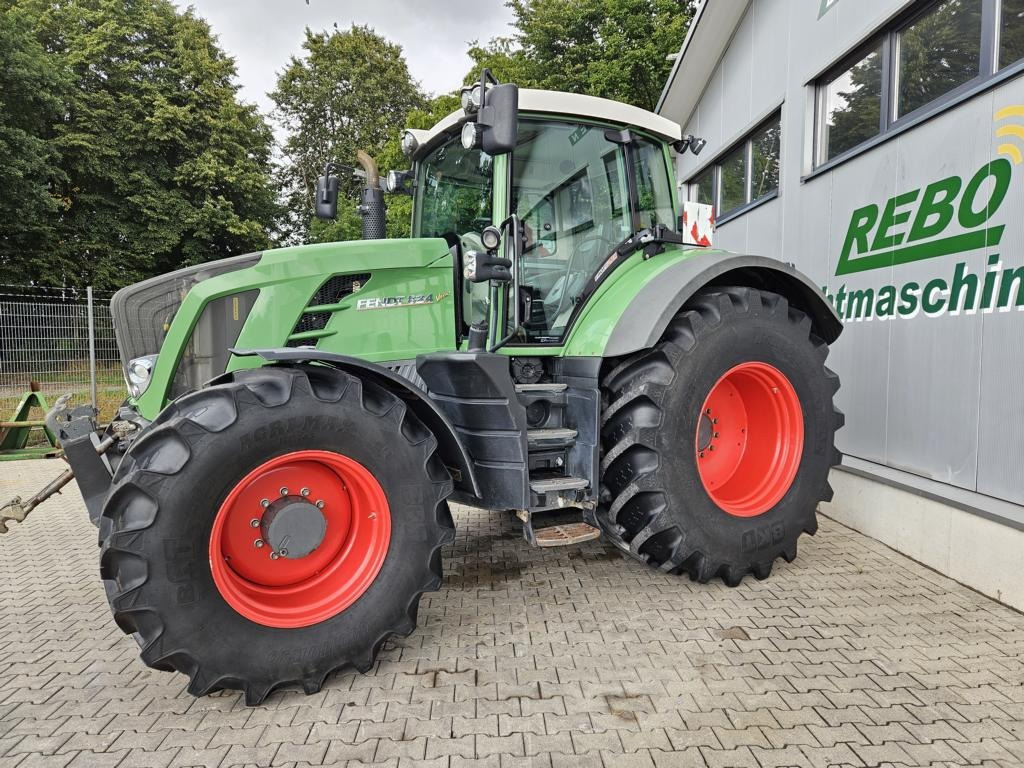 Fendt 824 Vario ProfiPlus - Traktori: kuva Fendt 824 Vario ProfiPlus - Traktori Fendt 824 Vario ProfiPlus - Traktori: kuva Fendt 824 Vario ProfiPlus - Traktori