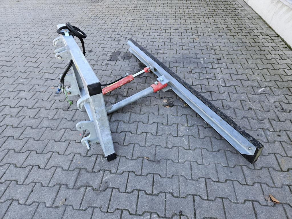 Fliegl Gummi-Schiebeschild - Traktori - etukuormain: kuva Fliegl Gummi-Schiebeschild - Traktori - etukuormain Fliegl Gummi-Schiebeschild - Traktori - etukuormain: kuva Fliegl Gummi-Schiebeschild - Traktori - etukuormain