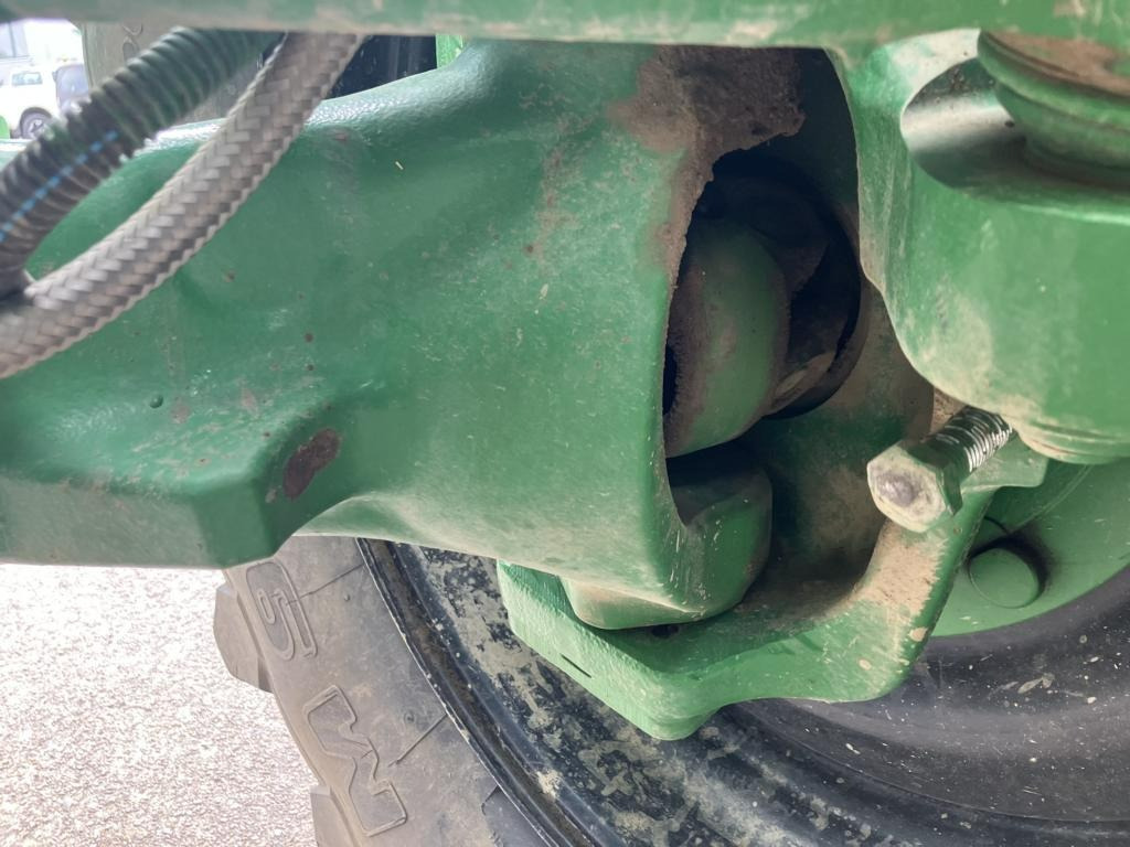 Traktori John Deere 6215R: kuva Traktori John Deere 6215R