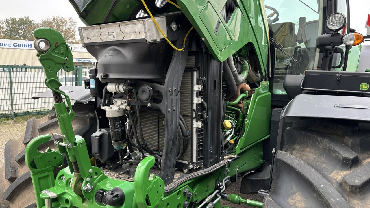John Deere 6R215 - Traktori: kuva John Deere 6R215 - Traktori John Deere 6R215 - Traktori: kuva John Deere 6R215 - Traktori