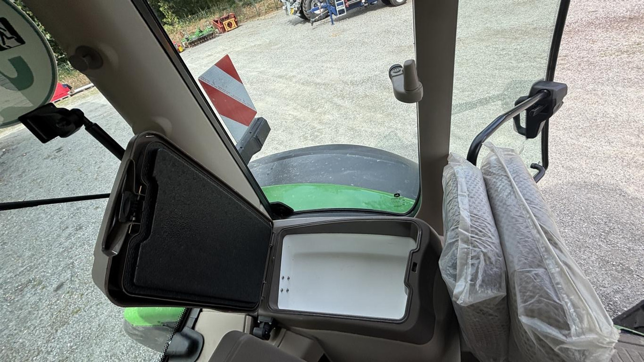 John Deere 6R215 - Traktori: kuva John Deere 6R215 - Traktori John Deere 6R215 - Traktori: kuva John Deere 6R215 - Traktori