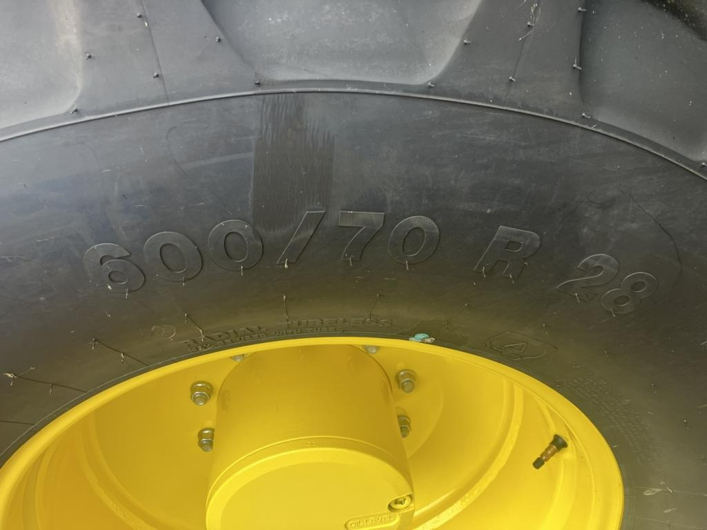 John Deere 6R215 - Traktori: kuva John Deere 6R215 - Traktori John Deere 6R215 - Traktori: kuva John Deere 6R215 - Traktori