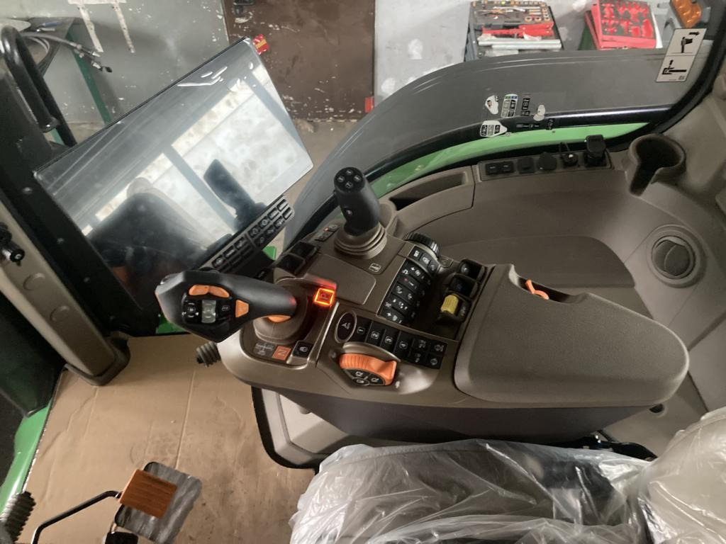 John Deere TRAKTOR 8R370 - Traktori: kuva John Deere TRAKTOR 8R370 - Traktori John Deere TRAKTOR 8R370 - Traktori: kuva John Deere TRAKTOR 8R370 - Traktori