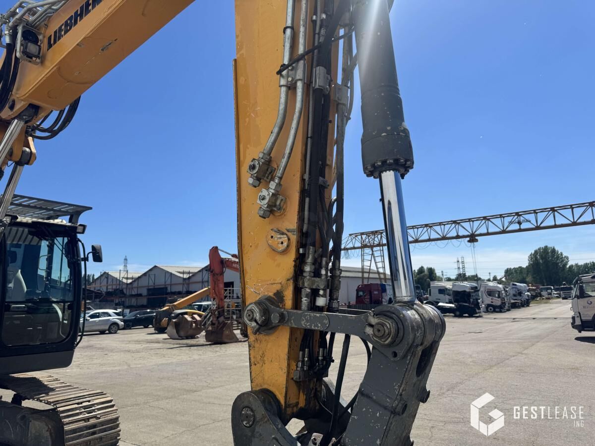 Liebherr R926 Compact - Telakaivukone: kuva Liebherr R926 Compact - Telakaivukone Liebherr R926 Compact - Telakaivukone: kuva Liebherr R926 Compact - Telakaivukone