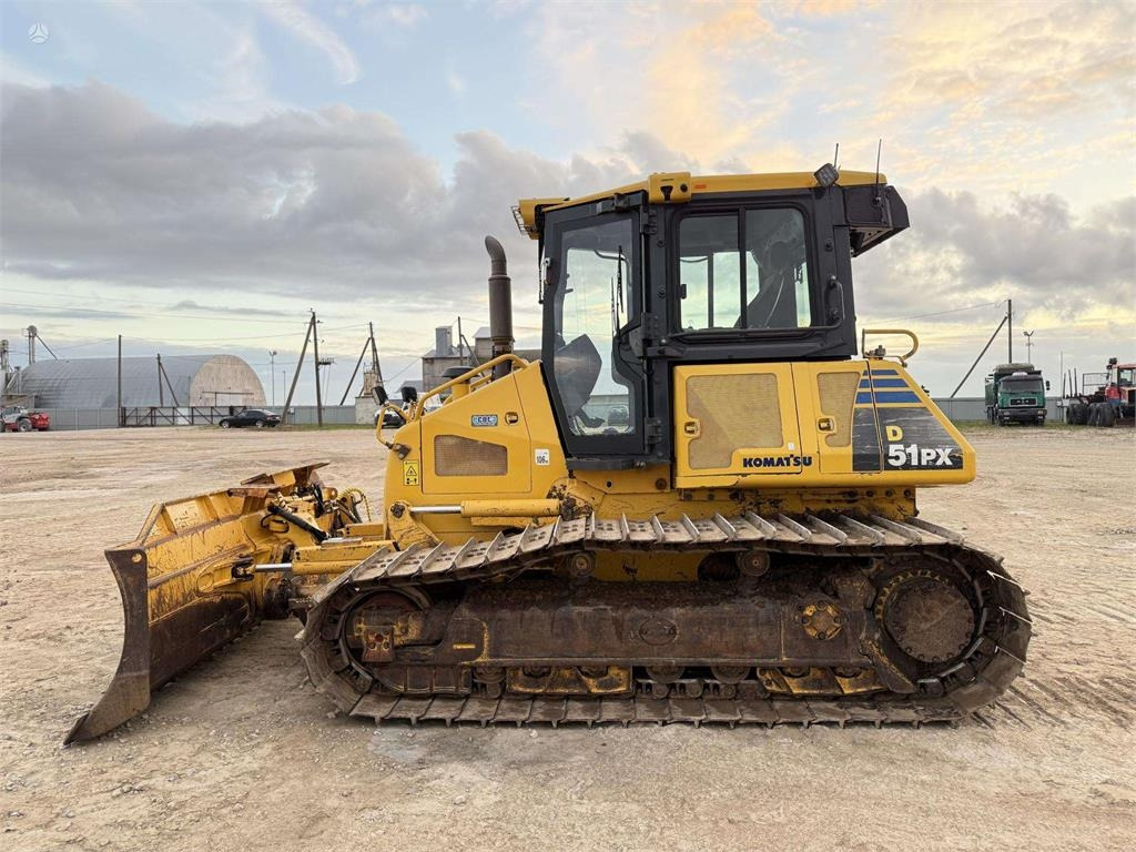 Komatsu D51PX-22 - Puskutraktori: kuva Komatsu D51PX-22 - Puskutraktori Komatsu D51PX-22 - Puskutraktori: kuva Komatsu D51PX-22 - Puskutraktori