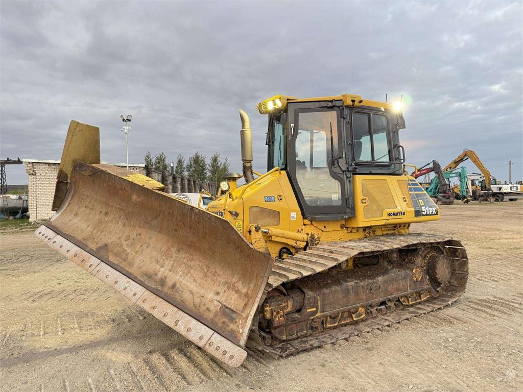 Komatsu D51PX-22 - Puskutraktori: kuva Komatsu D51PX-22 - Puskutraktori Komatsu D51PX-22 - Puskutraktori: kuva Komatsu D51PX-22 - Puskutraktori