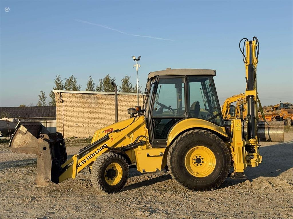 New Holland B 110-4PT , 2 quick couplers - Kaivuri-trukki: kuva New Holland B 110-4PT , 2 quick couplers - Kaivuri-trukki New Holland B 110-4PT , 2 quick couplers - Kaivuri-trukki: kuva New Holland B 110-4PT , 2 quick couplers - Kaivuri-trukki