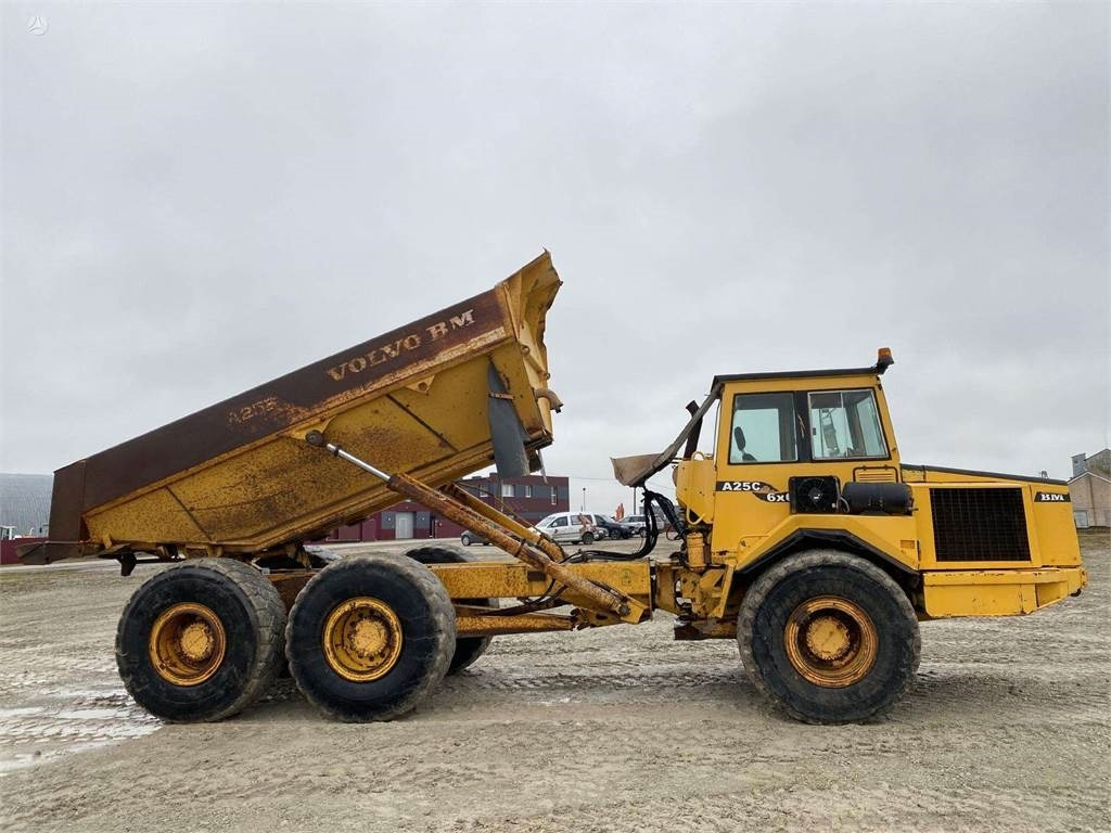Volvo A25C , Nr.2 - Nivelkippiauto: kuva Volvo A25C , Nr.2 - Nivelkippiauto Volvo A25C , Nr.2 - Nivelkippiauto: kuva Volvo A25C , Nr.2 - Nivelkippiauto