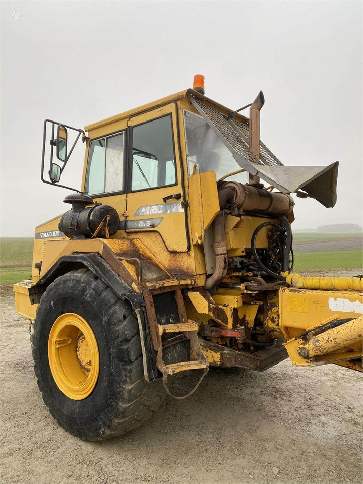 Nivelkippiauto Volvo A25C , Nr.8: kuva Nivelkippiauto Volvo A25C , Nr.8 Nivelkippiauto Volvo A25C , Nr.8: kuva Nivelkippiauto Volvo A25C , Nr.8