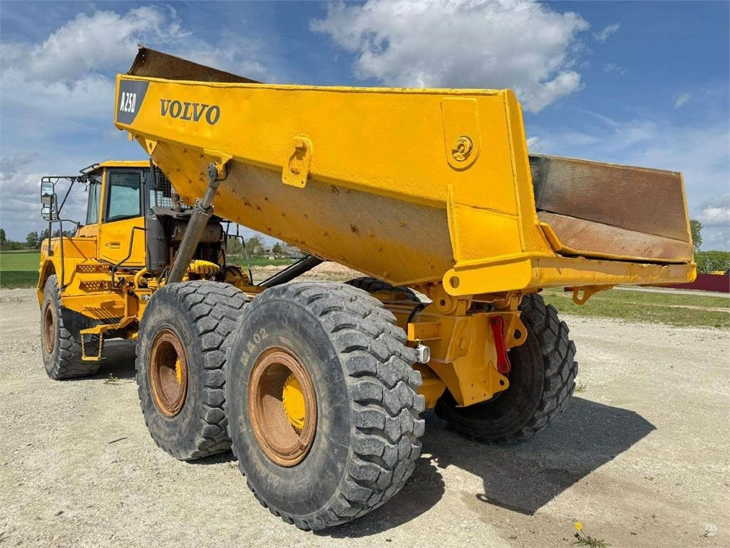 Volvo A25D - Nivelkippiauto: kuva Volvo A25D - Nivelkippiauto Volvo A25D - Nivelkippiauto: kuva Volvo A25D - Nivelkippiauto
