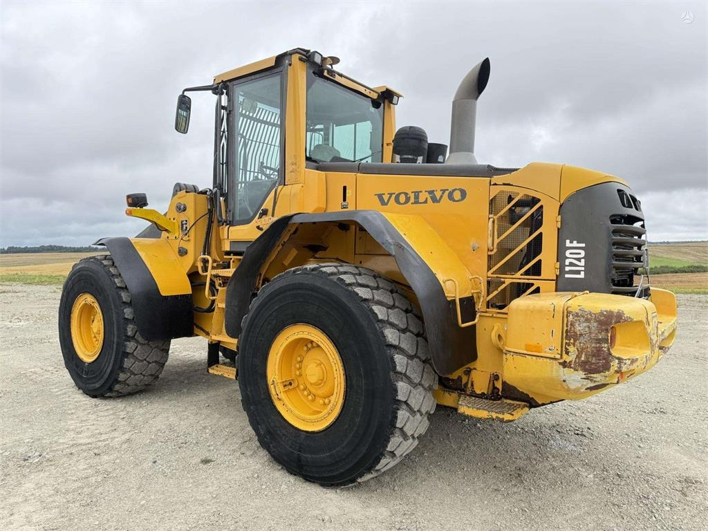 Volvo L 120 F , 4rd line , coupler - Pyöräkuormaaja: kuva Volvo L 120 F , 4rd line , coupler - Pyöräkuormaaja Volvo L 120 F , 4rd line , coupler - Pyöräkuormaaja: kuva Volvo L 120 F , 4rd line , coupler - Pyöräkuormaaja