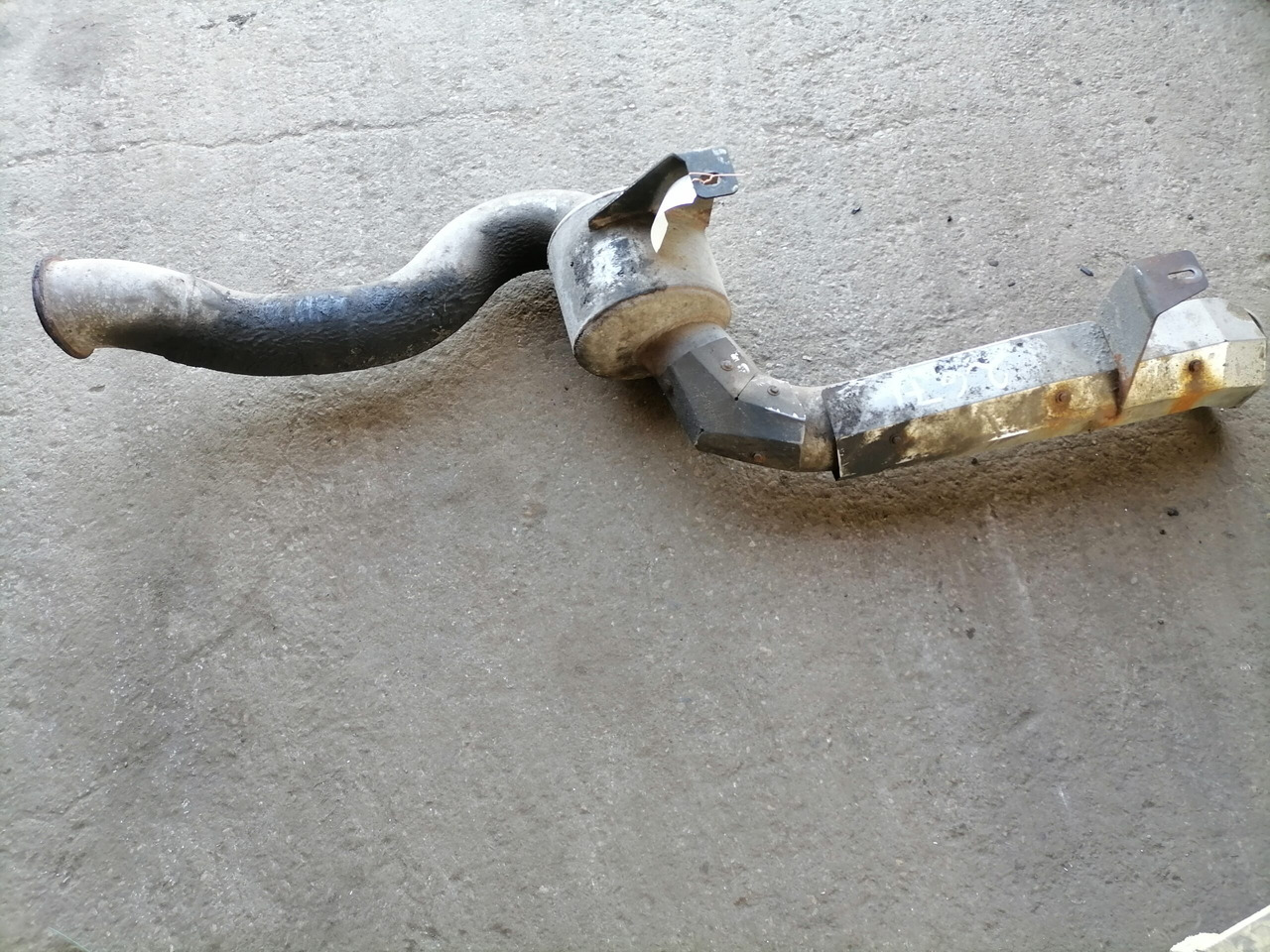 DAF Muffler 1682921 - Äänenvaimennin - Kuorma-auto: kuva DAF Muffler 1682921 - Äänenvaimennin - Kuorma-auto DAF Muffler 1682921 - Äänenvaimennin - Kuorma-auto: kuva DAF Muffler 1682921 - Äänenvaimennin - Kuorma-auto
