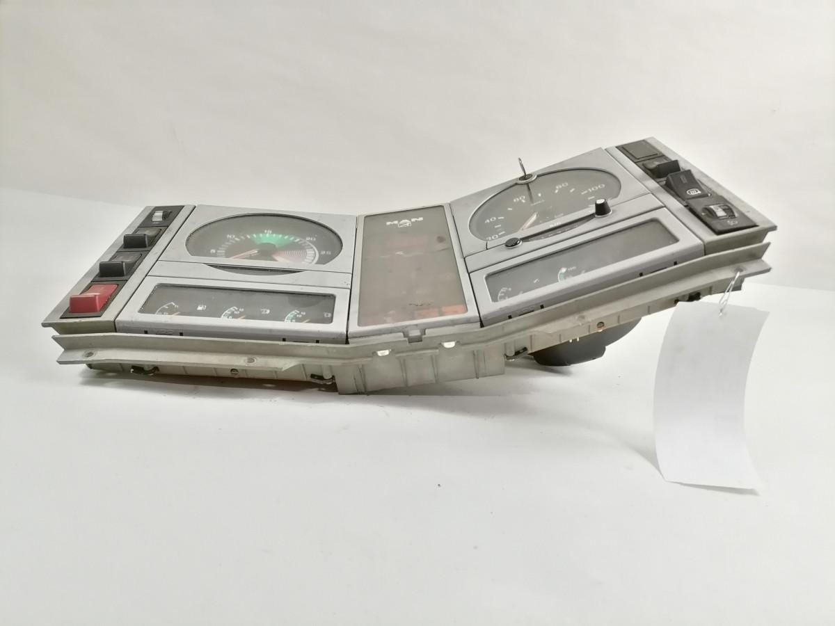 MAN Dashboard 81272026080 - Kojelauta - Kuorma-auto: kuva MAN Dashboard 81272026080 - Kojelauta - Kuorma-auto MAN Dashboard 81272026080 - Kojelauta - Kuorma-auto: kuva MAN Dashboard 81272026080 - Kojelauta - Kuorma-auto