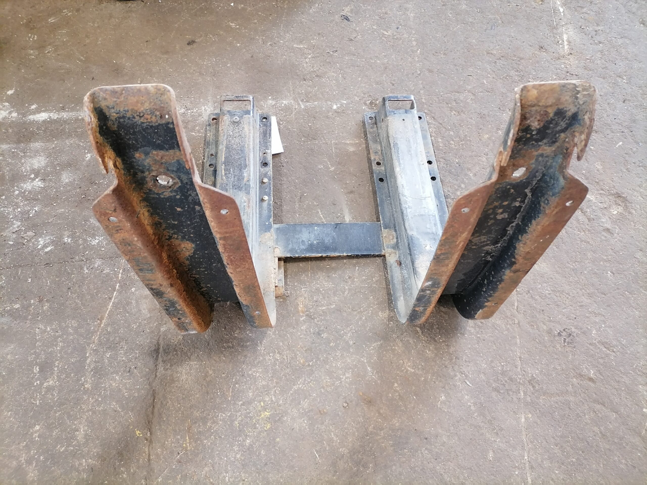 MAN Fuel tank bracket 81418015492 - Polttoainetankki - Kuorma-auto: kuva MAN Fuel tank bracket 81418015492 - Polttoainetankki - Kuorma-auto MAN Fuel tank bracket 81418015492 - Polttoainetankki - Kuorma-auto: kuva MAN Fuel tank bracket 81418015492 - Polttoainetankki - Kuorma-auto