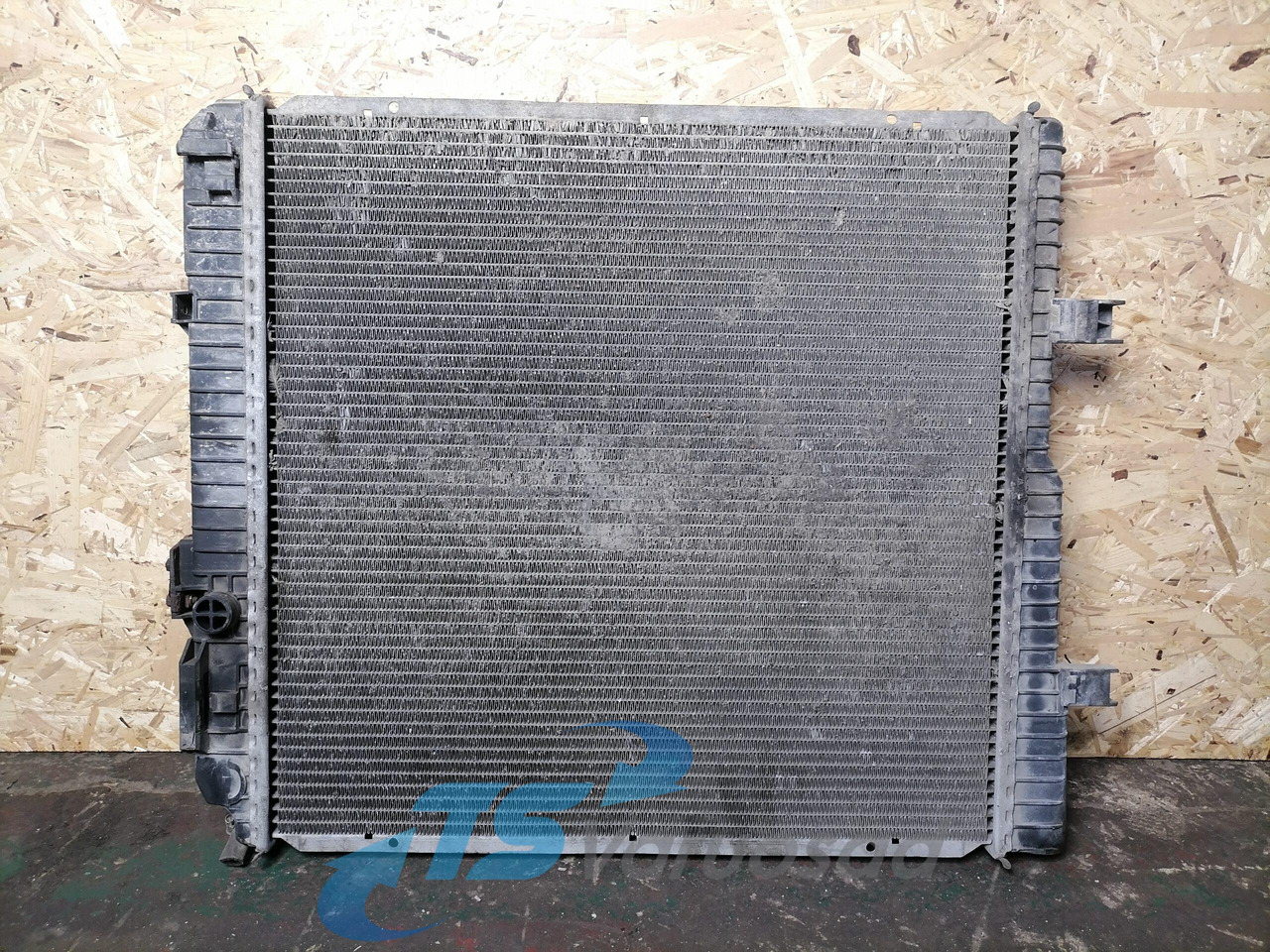 MB Cooling radiator A9705000403 - Jäähdytin - Kuorma-auto: kuva  MB Cooling radiator A9705000403 - Jäähdytin - Kuorma-auto MB Cooling radiator A9705000403 - Jäähdytin - Kuorma-auto: kuva  MB Cooling radiator A9705000403 - Jäähdytin - Kuorma-auto