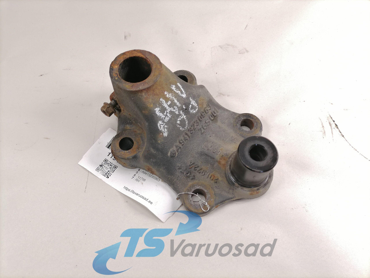 Mercedes-Benz Anti-roll bar bracket A9413230963 - Kallistuksenvakaaja - Kuorma-auto: kuva Mercedes-Benz Anti-roll bar bracket A9413230963 - Kallistuksenvakaaja - Kuorma-auto Mercedes-Benz Anti-roll bar bracket A9413230963 - Kallistuksenvakaaja - Kuorma-auto: kuva Mercedes-Benz Anti-roll bar bracket A9413230963 - Kallistuksenvakaaja - Kuorma-auto