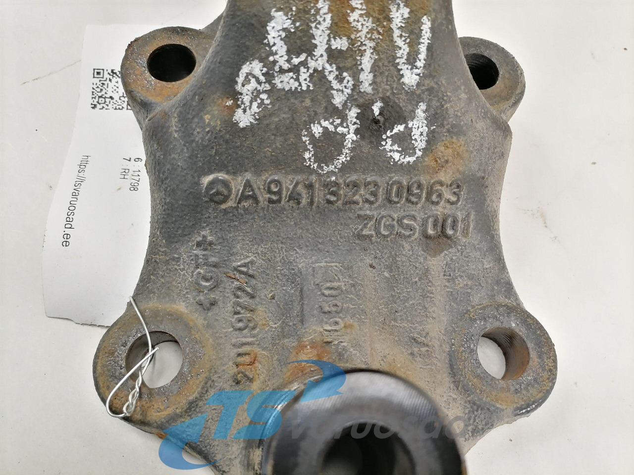 Mercedes-Benz Anti-roll bar bracket A9413230963 - Kallistuksenvakaaja - Kuorma-auto: kuva Mercedes-Benz Anti-roll bar bracket A9413230963 - Kallistuksenvakaaja - Kuorma-auto Mercedes-Benz Anti-roll bar bracket A9413230963 - Kallistuksenvakaaja - Kuorma-auto: kuva Mercedes-Benz Anti-roll bar bracket A9413230963 - Kallistuksenvakaaja - Kuorma-auto