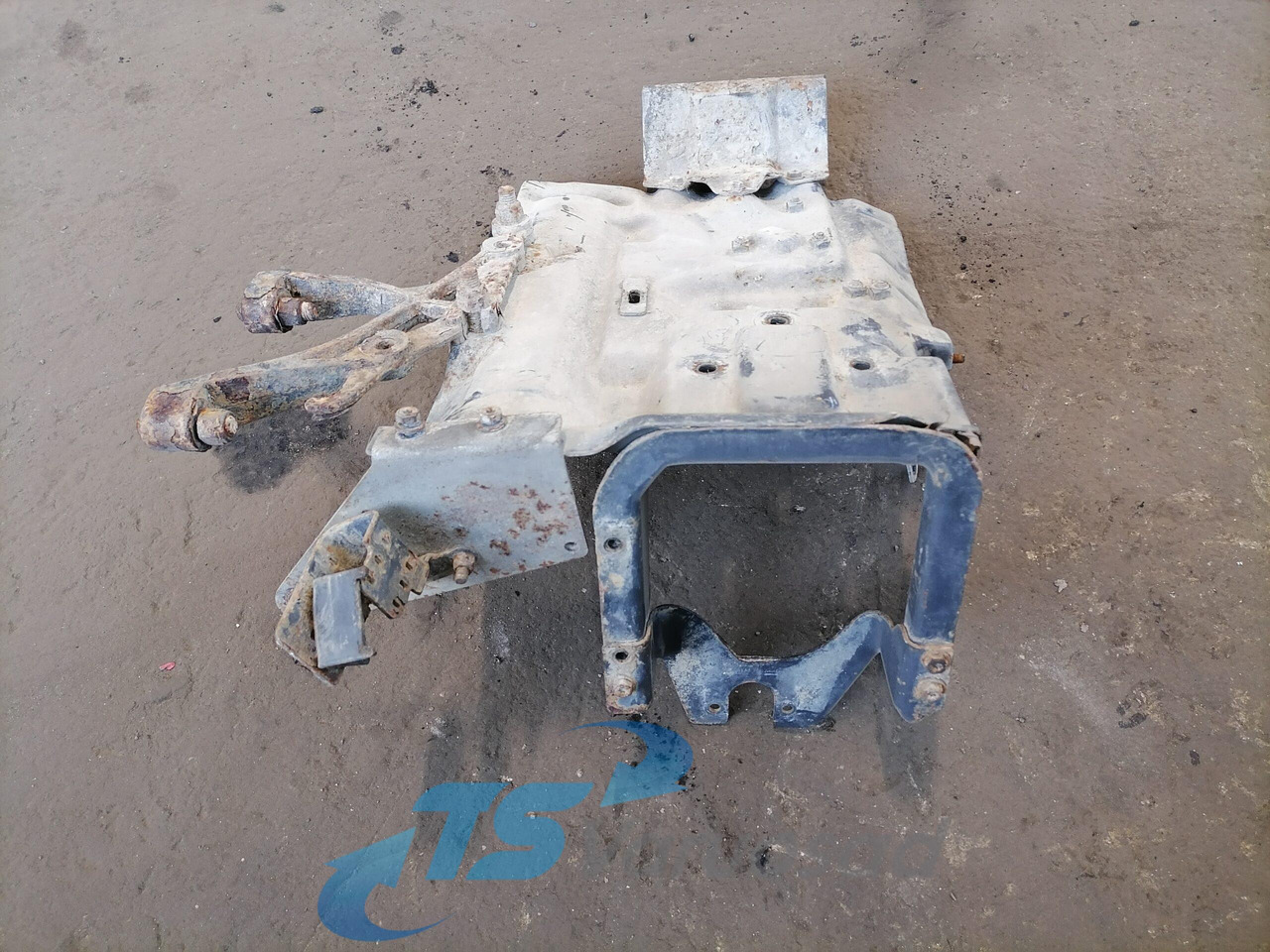 Scania Air dryer carrier plate 1367477 - Jarruventtiili - Kuorma-auto: kuva Scania Air dryer carrier plate 1367477 - Jarruventtiili - Kuorma-auto Scania Air dryer carrier plate 1367477 - Jarruventtiili - Kuorma-auto: kuva Scania Air dryer carrier plate 1367477 - Jarruventtiili - Kuorma-auto