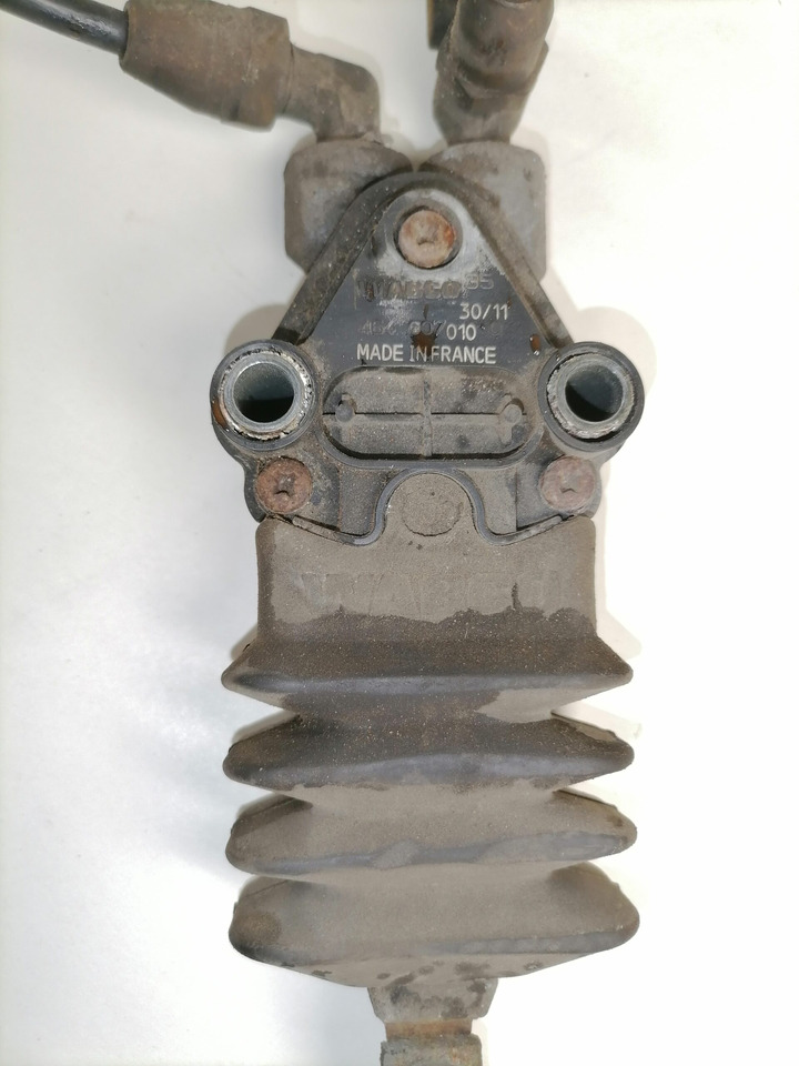 Scania Cab suspension control valve 464007010 - Ohjaamon ripustus - Kuorma-auto: kuva Scania Cab suspension control valve 464007010 - Ohjaamon ripustus - Kuorma-auto Scania Cab suspension control valve 464007010 - Ohjaamon ripustus - Kuorma-auto: kuva Scania Cab suspension control valve 464007010 - Ohjaamon ripustus - Kuorma-auto