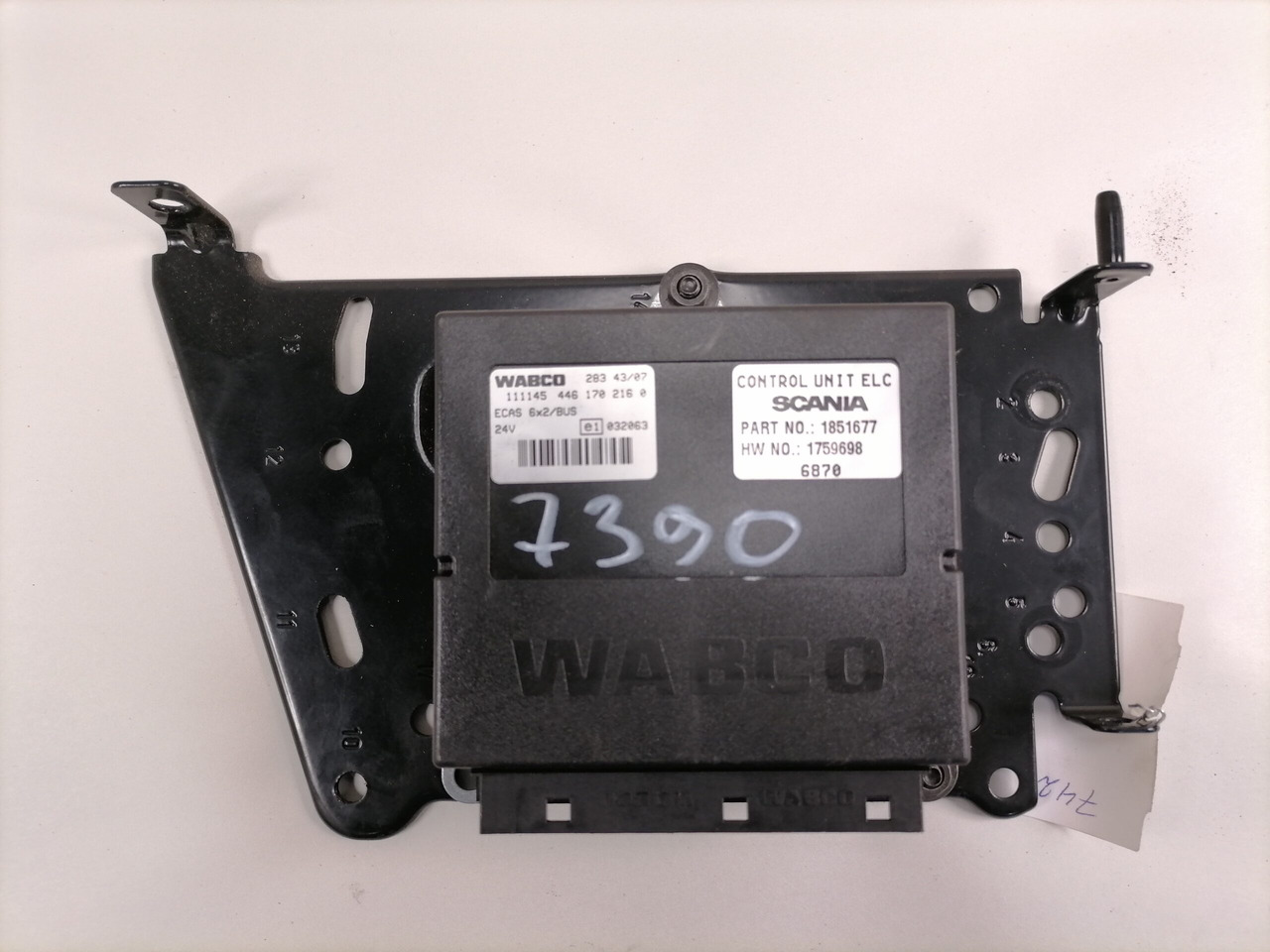 Scania Ecu, ECAS 1851677 - Ohjainyksikkö - Kuorma-auto: kuva Scania Ecu, ECAS 1851677 - Ohjainyksikkö - Kuorma-auto Scania Ecu, ECAS 1851677 - Ohjainyksikkö - Kuorma-auto: kuva Scania Ecu, ECAS 1851677 - Ohjainyksikkö - Kuorma-auto