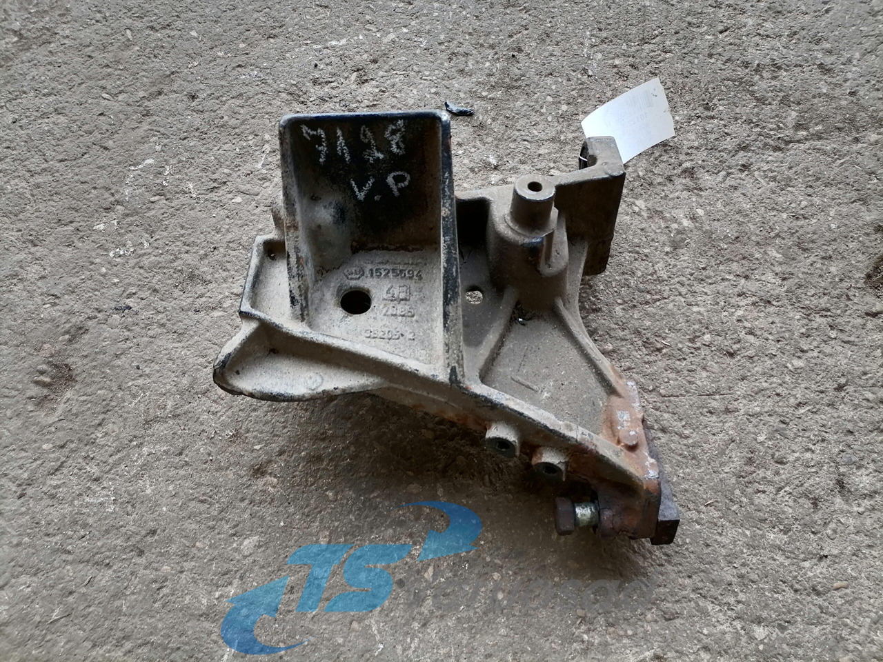 Scania Front bumper carrier 1525694 - Puskuri - Kuorma-auto: kuva Scania Front bumper carrier 1525694 - Puskuri - Kuorma-auto Scania Front bumper carrier 1525694 - Puskuri - Kuorma-auto: kuva Scania Front bumper carrier 1525694 - Puskuri - Kuorma-auto