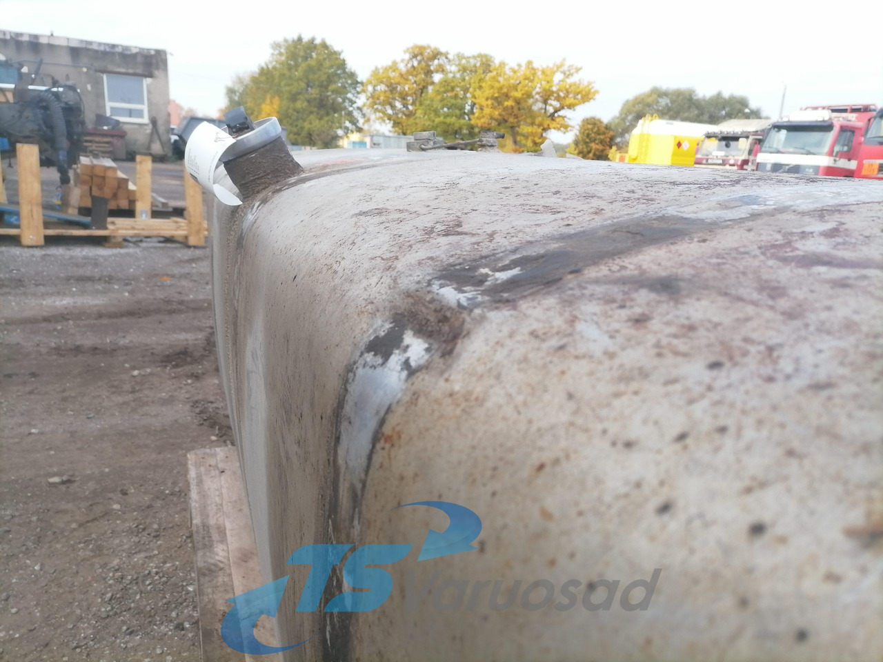 Scania Kütusepaak 700L 1517309 - Polttoainetankki - Kuorma-auto: kuva Scania Kütusepaak 700L 1517309 - Polttoainetankki - Kuorma-auto Scania Kütusepaak 700L 1517309 - Polttoainetankki - Kuorma-auto: kuva Scania Kütusepaak 700L 1517309 - Polttoainetankki - Kuorma-auto