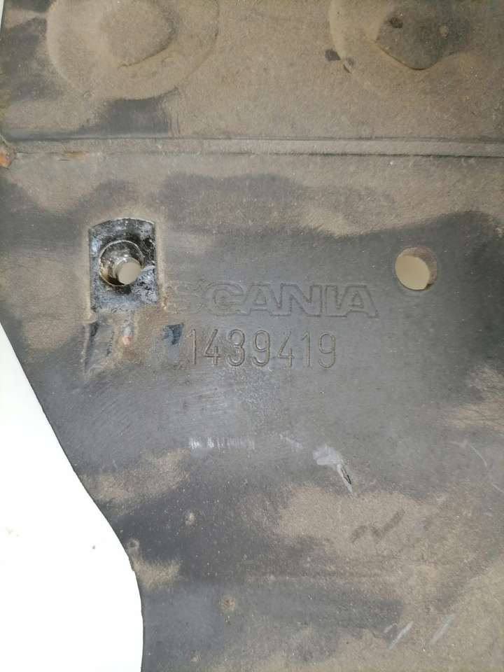 Scania Muffler carrier 1439419 - Äänenvaimennin - Kuorma-auto: kuva  Scania Muffler carrier 1439419 - Äänenvaimennin - Kuorma-auto Scania Muffler carrier 1439419 - Äänenvaimennin - Kuorma-auto: kuva  Scania Muffler carrier 1439419 - Äänenvaimennin - Kuorma-auto
