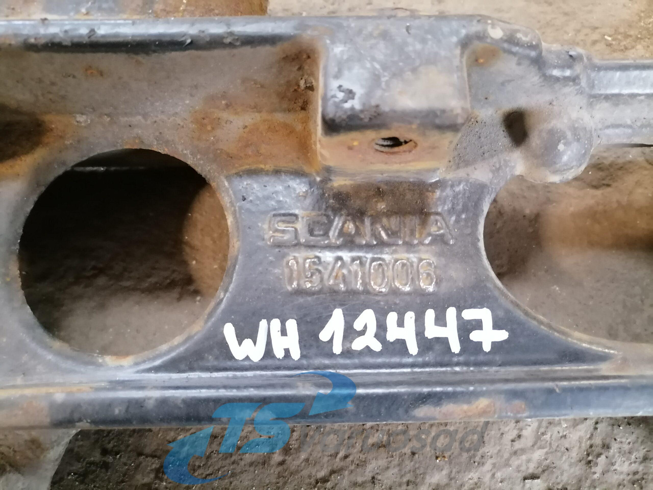 Scania Muffler carrier 1541006 - Äänenvaimennin - Kuorma-auto: kuva Scania Muffler carrier 1541006 - Äänenvaimennin - Kuorma-auto Scania Muffler carrier 1541006 - Äänenvaimennin - Kuorma-auto: kuva Scania Muffler carrier 1541006 - Äänenvaimennin - Kuorma-auto