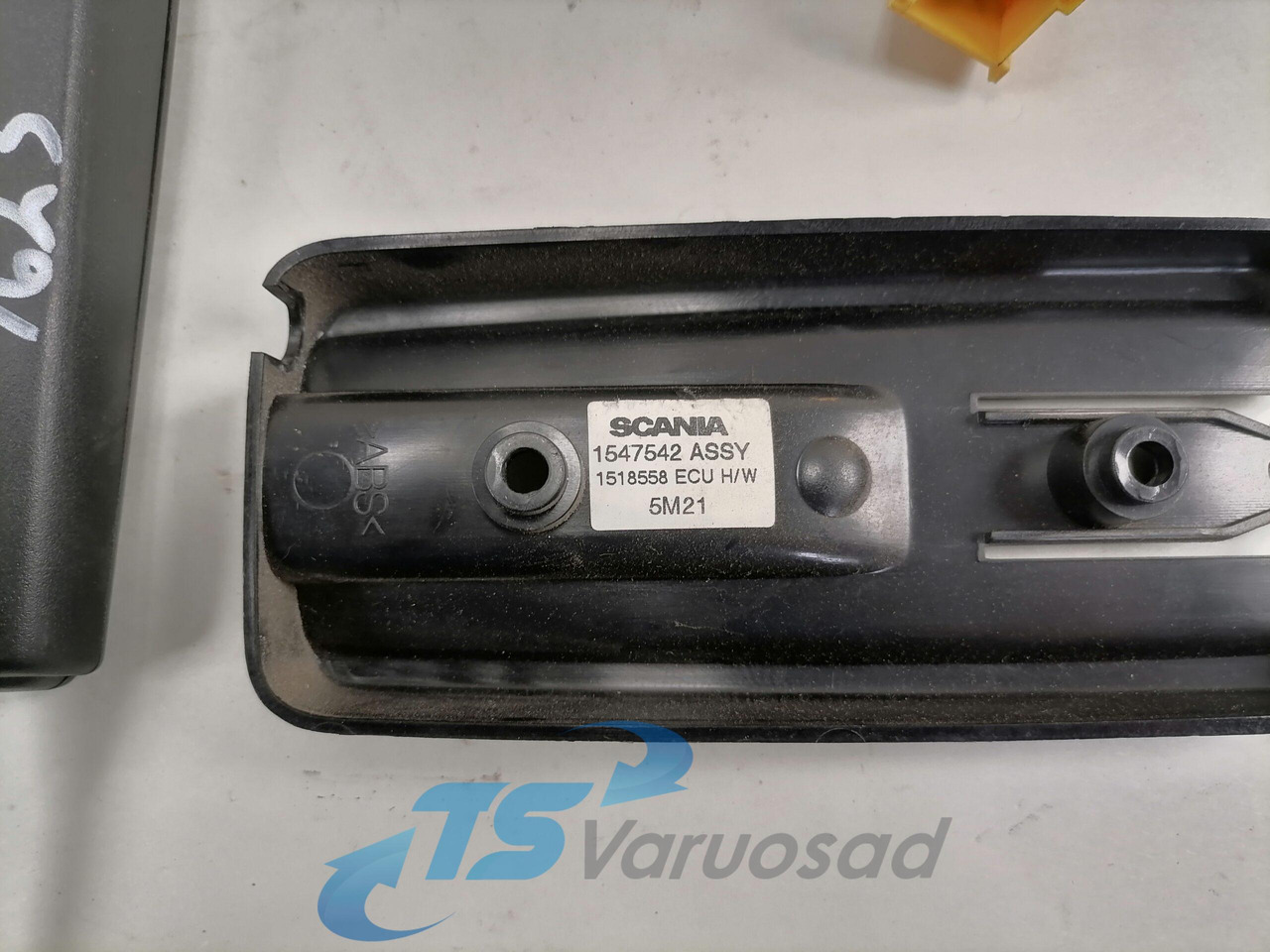 Scania Switch, heater 1547542 - Lämmitys/ Tuuletus - Kuorma-auto: kuva Scania Switch, heater 1547542 - Lämmitys/ Tuuletus - Kuorma-auto Scania Switch, heater 1547542 - Lämmitys/ Tuuletus - Kuorma-auto: kuva Scania Switch, heater 1547542 - Lämmitys/ Tuuletus - Kuorma-auto