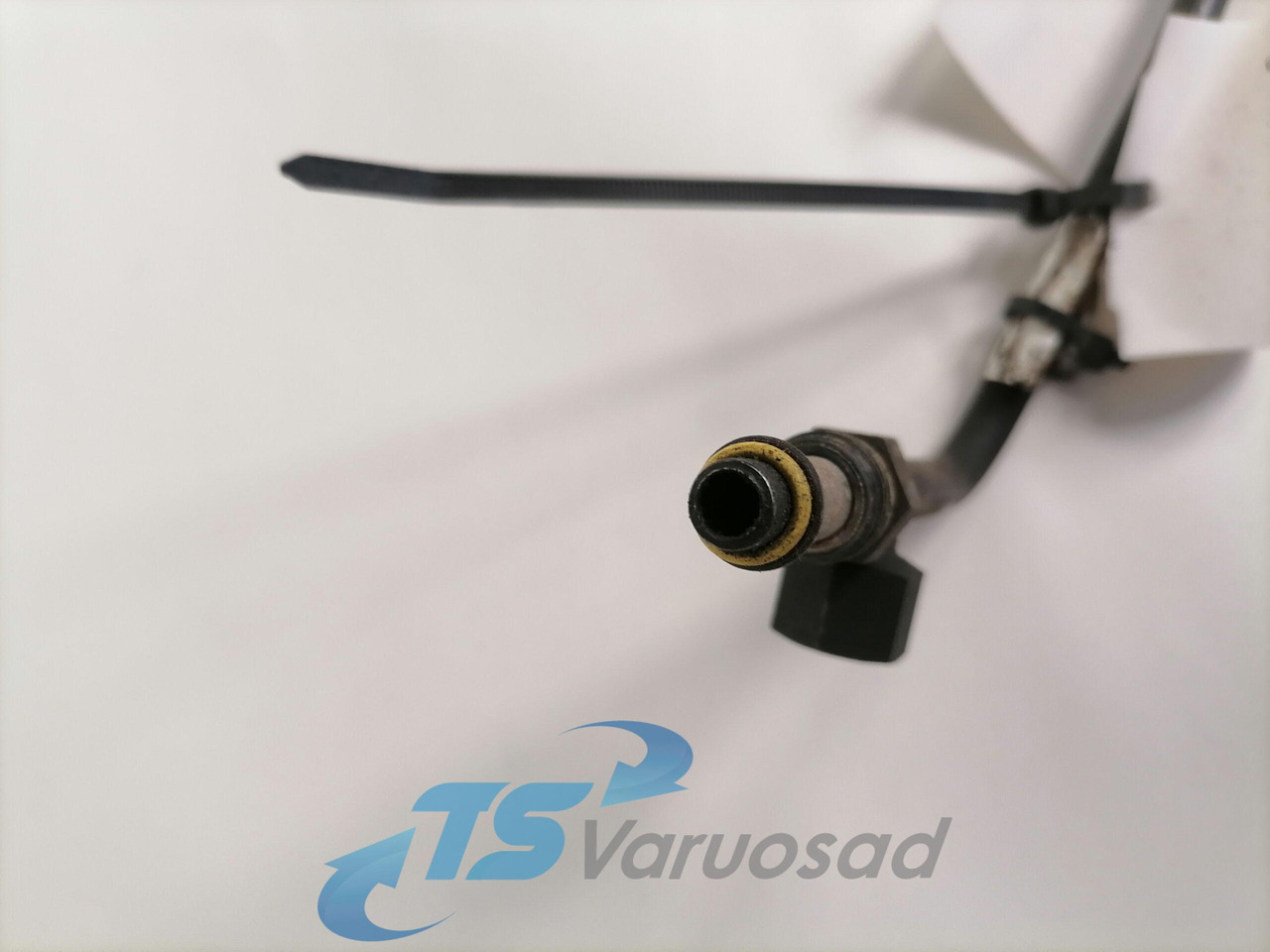 Volvo A/C pipe 20708093 - Lämmitys/ Tuuletus - Kuorma-auto: kuva Volvo A/C pipe 20708093 - Lämmitys/ Tuuletus - Kuorma-auto Volvo A/C pipe 20708093 - Lämmitys/ Tuuletus - Kuorma-auto: kuva Volvo A/C pipe 20708093 - Lämmitys/ Tuuletus - Kuorma-auto