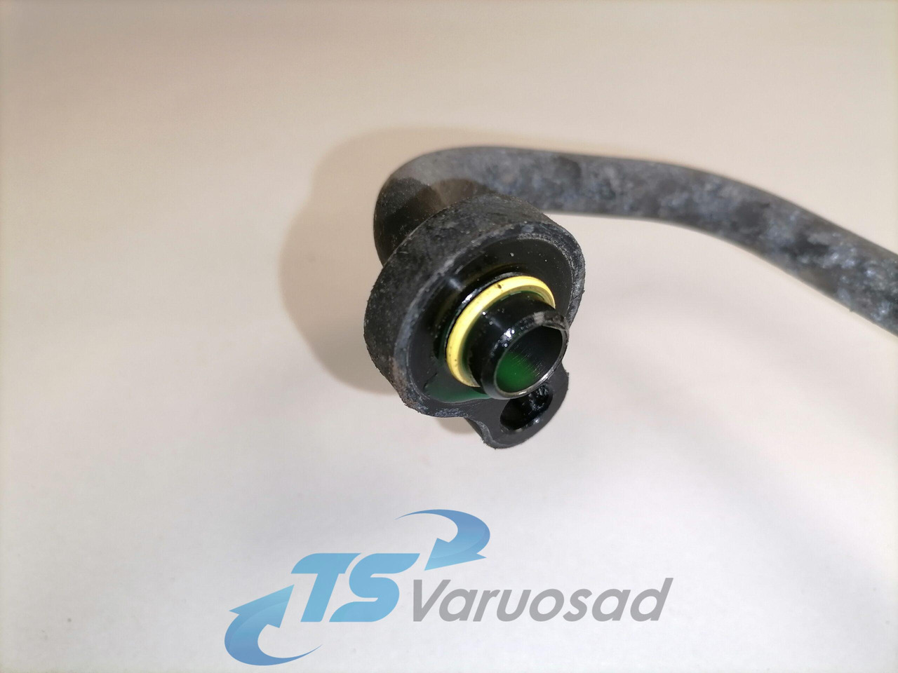 Volvo A/C pipe 84218499 - Lämmitys/ Tuuletus - Kuorma-auto: kuva Volvo A/C pipe 84218499 - Lämmitys/ Tuuletus - Kuorma-auto Volvo A/C pipe 84218499 - Lämmitys/ Tuuletus - Kuorma-auto: kuva Volvo A/C pipe 84218499 - Lämmitys/ Tuuletus - Kuorma-auto