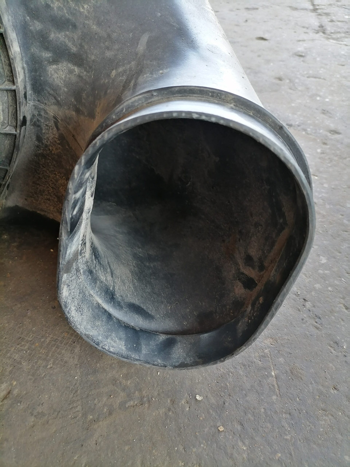 Volvo Air filter housing 3979505 - Ilmanottojärjestelmä - Kuorma-auto: kuva Volvo Air filter housing 3979505 - Ilmanottojärjestelmä - Kuorma-auto Volvo Air filter housing 3979505 - Ilmanottojärjestelmä - Kuorma-auto: kuva Volvo Air filter housing 3979505 - Ilmanottojärjestelmä - Kuorma-auto