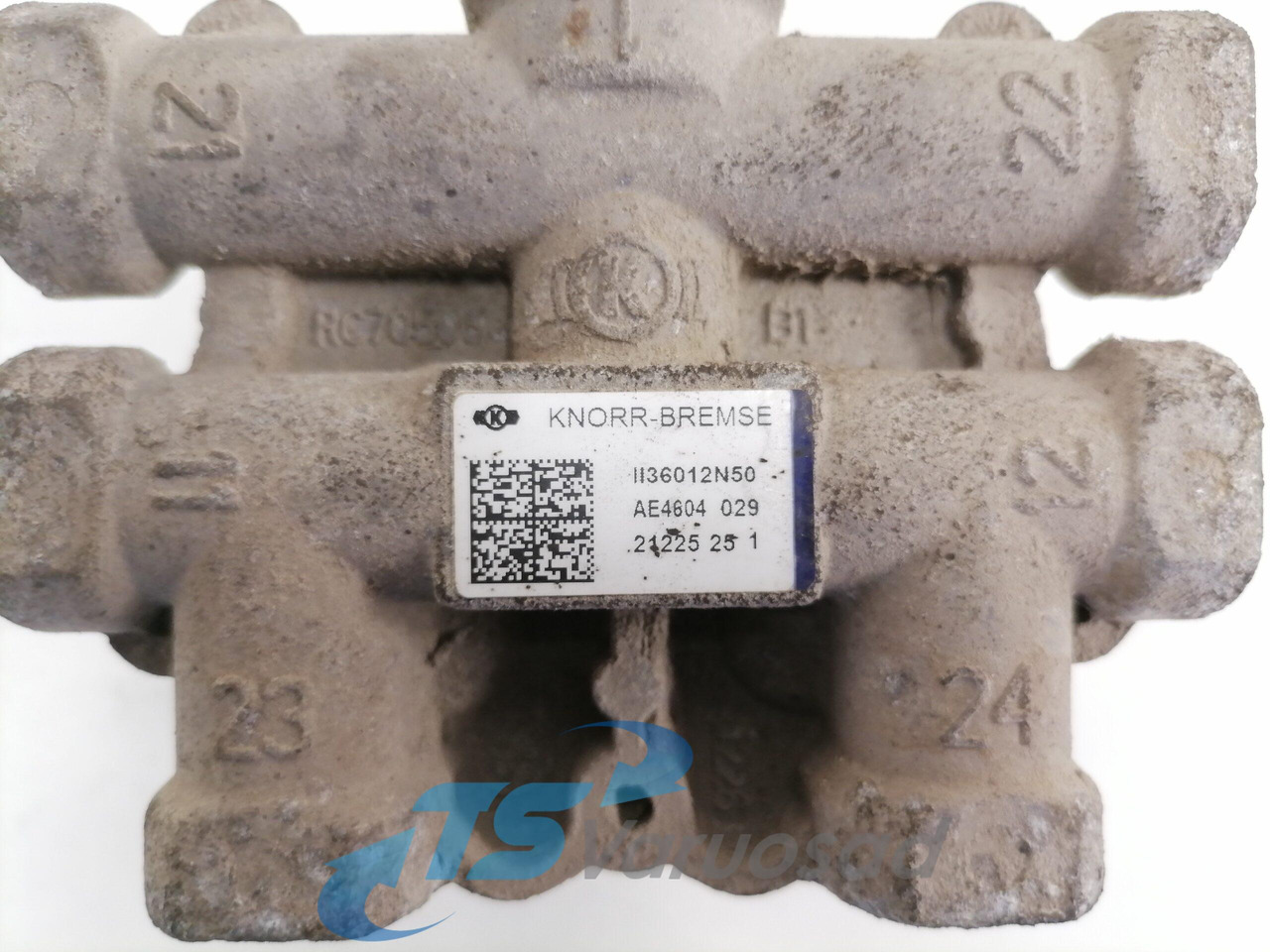 Volvo Air pressure control valve II36012 - Jarruventtiili - Kuorma-auto: kuva Volvo Air pressure control valve II36012 - Jarruventtiili - Kuorma-auto Volvo Air pressure control valve II36012 - Jarruventtiili - Kuorma-auto: kuva Volvo Air pressure control valve II36012 - Jarruventtiili - Kuorma-auto