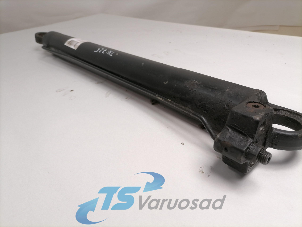 Volvo Cab tilting cylinder 3198842 - Ohjaamon ripustus - Kuorma-auto: kuva Volvo Cab tilting cylinder 3198842 - Ohjaamon ripustus - Kuorma-auto Volvo Cab tilting cylinder 3198842 - Ohjaamon ripustus - Kuorma-auto: kuva Volvo Cab tilting cylinder 3198842 - Ohjaamon ripustus - Kuorma-auto
