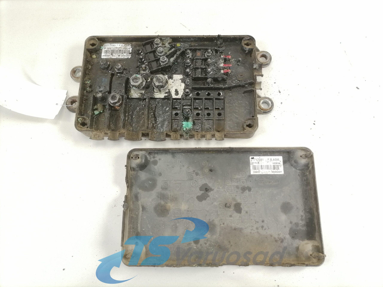 Volvo Fuse box 21717590 - Sulake - Kuorma-auto: kuva Volvo Fuse box 21717590 - Sulake - Kuorma-auto Volvo Fuse box 21717590 - Sulake - Kuorma-auto: kuva Volvo Fuse box 21717590 - Sulake - Kuorma-auto