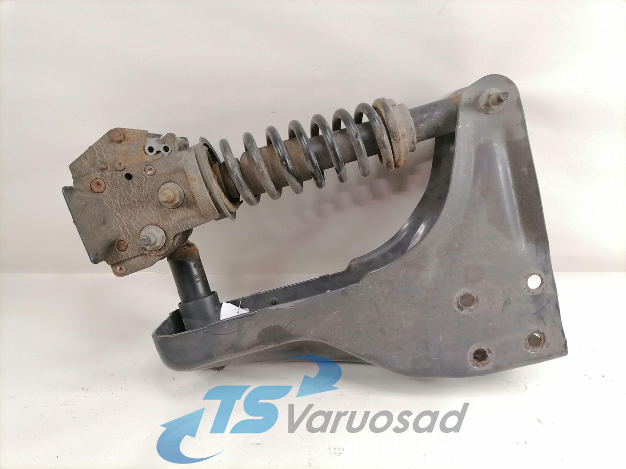 Volvo Kabiini kandur, tagumine 21171970 - Ohjaamon ripustus - Kuorma-auto: kuva Volvo Kabiini kandur, tagumine 21171970 - Ohjaamon ripustus - Kuorma-auto Volvo Kabiini kandur, tagumine 21171970 - Ohjaamon ripustus - Kuorma-auto: kuva Volvo Kabiini kandur, tagumine 21171970 - Ohjaamon ripustus - Kuorma-auto