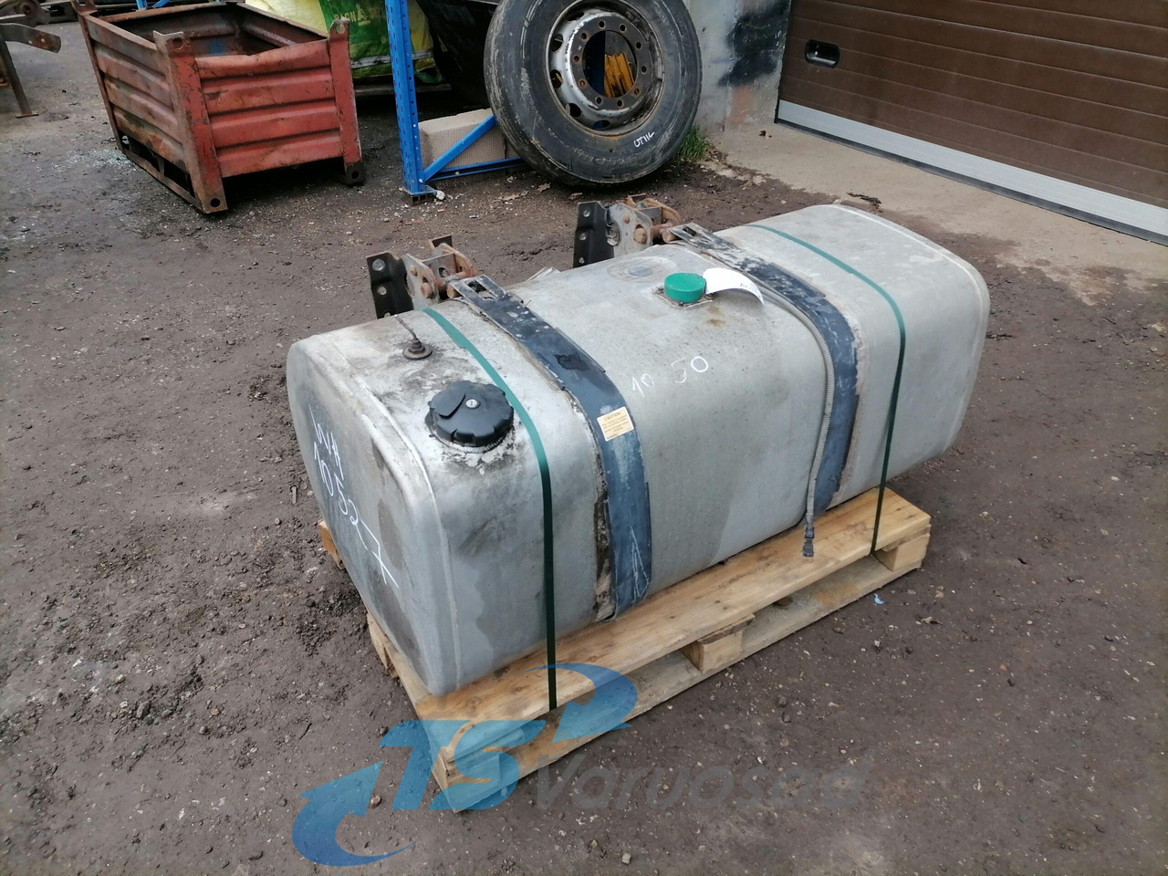 Volvo Kütusepaak 415L 20504491 - Polttoainetankki - Kuorma-auto: kuva Volvo Kütusepaak 415L 20504491 - Polttoainetankki - Kuorma-auto Volvo Kütusepaak 415L 20504491 - Polttoainetankki - Kuorma-auto: kuva Volvo Kütusepaak 415L 20504491 - Polttoainetankki - Kuorma-auto