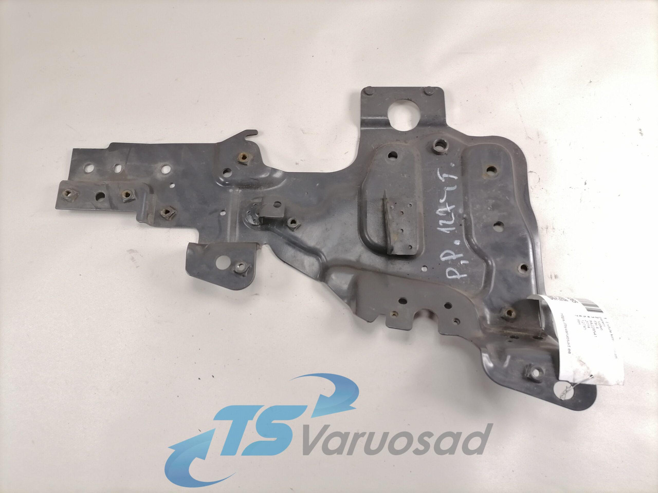 Volvo Light bracket 84228541 - Valo/ Valaistus - Kuorma-auto: kuva  Volvo Light bracket 84228541 - Valo/ Valaistus - Kuorma-auto Volvo Light bracket 84228541 - Valo/ Valaistus - Kuorma-auto: kuva  Volvo Light bracket 84228541 - Valo/ Valaistus - Kuorma-auto
