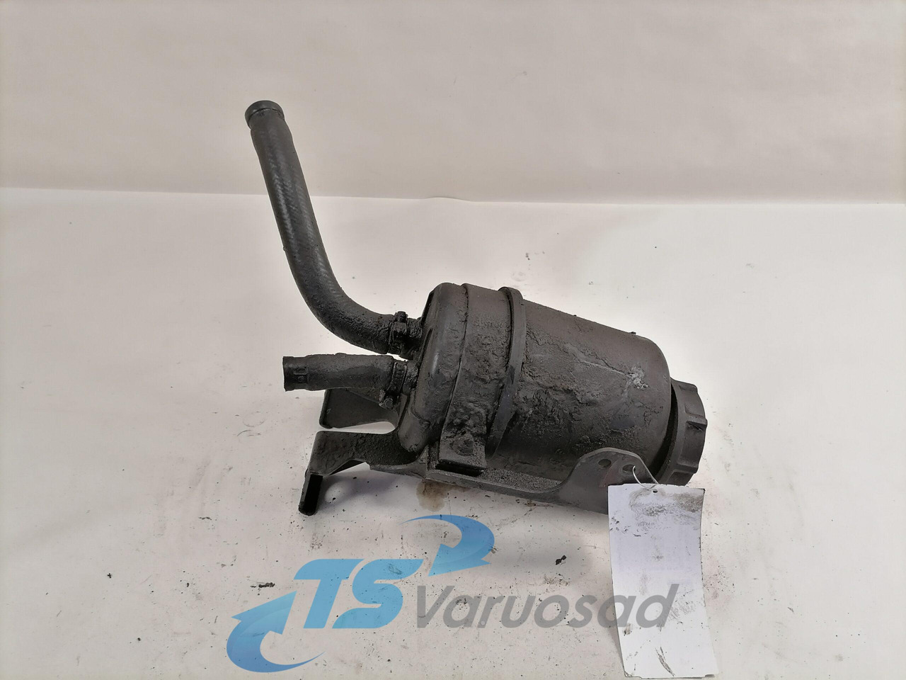 Volvo Steering oil tank+ bracket 20479764 - Ohjaustehostimen letku - Kuorma-auto: kuva Volvo Steering oil tank+ bracket 20479764 - Ohjaustehostimen letku - Kuorma-auto Volvo Steering oil tank+ bracket 20479764 - Ohjaustehostimen letku - Kuorma-auto: kuva Volvo Steering oil tank+ bracket 20479764 - Ohjaustehostimen letku - Kuorma-auto