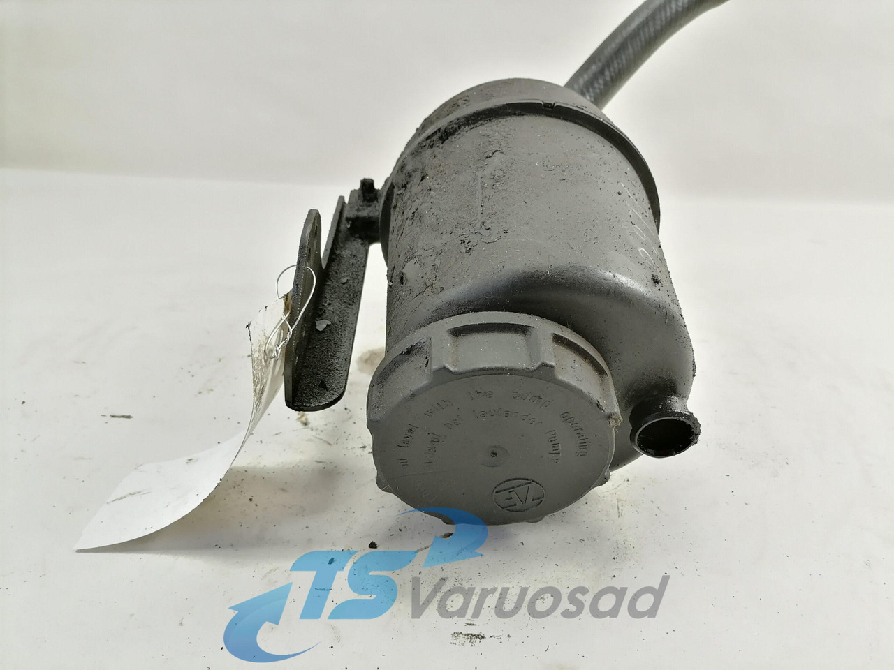 Volvo Steering oil tank+ bracket 20479764 - Ohjaustehostimen letku - Kuorma-auto: kuva Volvo Steering oil tank+ bracket 20479764 - Ohjaustehostimen letku - Kuorma-auto Volvo Steering oil tank+ bracket 20479764 - Ohjaustehostimen letku - Kuorma-auto: kuva Volvo Steering oil tank+ bracket 20479764 - Ohjaustehostimen letku - Kuorma-auto