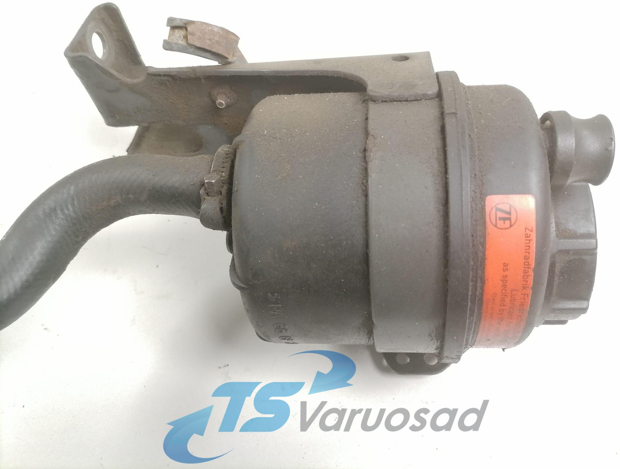 Volvo Steering oil tank+ bracket 20495075 - Ohjaustehostimen letku - Kuorma-auto: kuva Volvo Steering oil tank+ bracket 20495075 - Ohjaustehostimen letku - Kuorma-auto Volvo Steering oil tank+ bracket 20495075 - Ohjaustehostimen letku - Kuorma-auto: kuva Volvo Steering oil tank+ bracket 20495075 - Ohjaustehostimen letku - Kuorma-auto