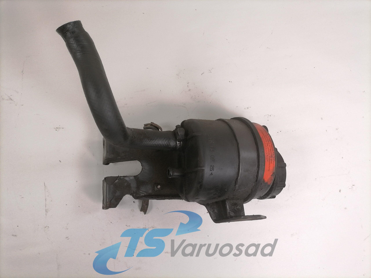 Volvo Steering oil tank+ bracket 20495075 - Ohjaustehostimen letku - Kuorma-auto: kuva Volvo Steering oil tank+ bracket 20495075 - Ohjaustehostimen letku - Kuorma-auto Volvo Steering oil tank+ bracket 20495075 - Ohjaustehostimen letku - Kuorma-auto: kuva Volvo Steering oil tank+ bracket 20495075 - Ohjaustehostimen letku - Kuorma-auto