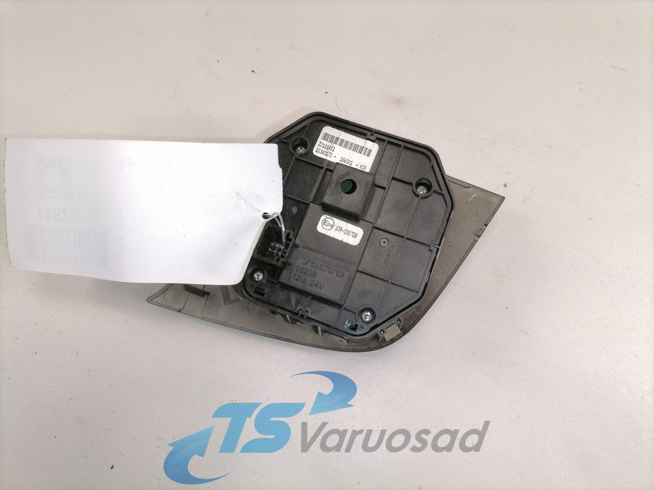 Volvo Switch, lights 22181491 - Ohjaamo - Kuorma-auto: kuva Volvo Switch, lights 22181491 - Ohjaamo - Kuorma-auto Volvo Switch, lights 22181491 - Ohjaamo - Kuorma-auto: kuva Volvo Switch, lights 22181491 - Ohjaamo - Kuorma-auto