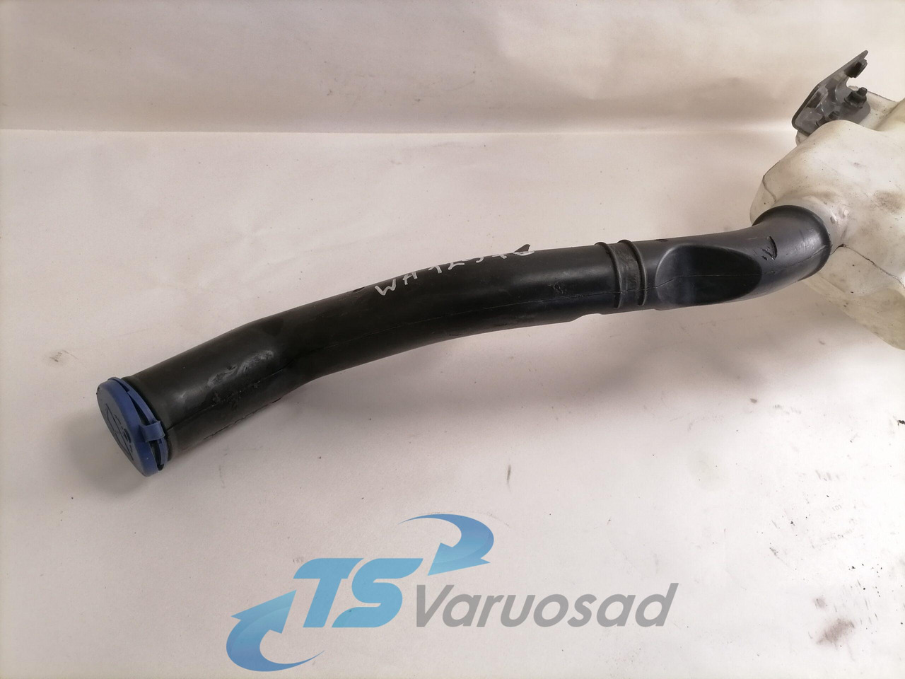 Volvo Windscreen washer fluid tank 84092259 - Pyyhin - Kuorma-auto: kuva Volvo Windscreen washer fluid tank 84092259 - Pyyhin - Kuorma-auto Volvo Windscreen washer fluid tank 84092259 - Pyyhin - Kuorma-auto: kuva Volvo Windscreen washer fluid tank 84092259 - Pyyhin - Kuorma-auto