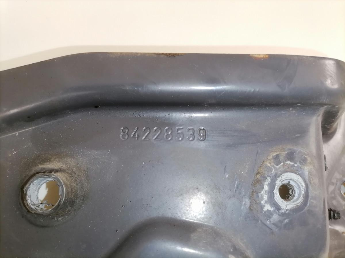 Volvo light bracket 84228539 - Valo/ Valaistus - Kuorma-auto: kuva  Volvo light bracket 84228539 - Valo/ Valaistus - Kuorma-auto Volvo light bracket 84228539 - Valo/ Valaistus - Kuorma-auto: kuva  Volvo light bracket 84228539 - Valo/ Valaistus - Kuorma-auto