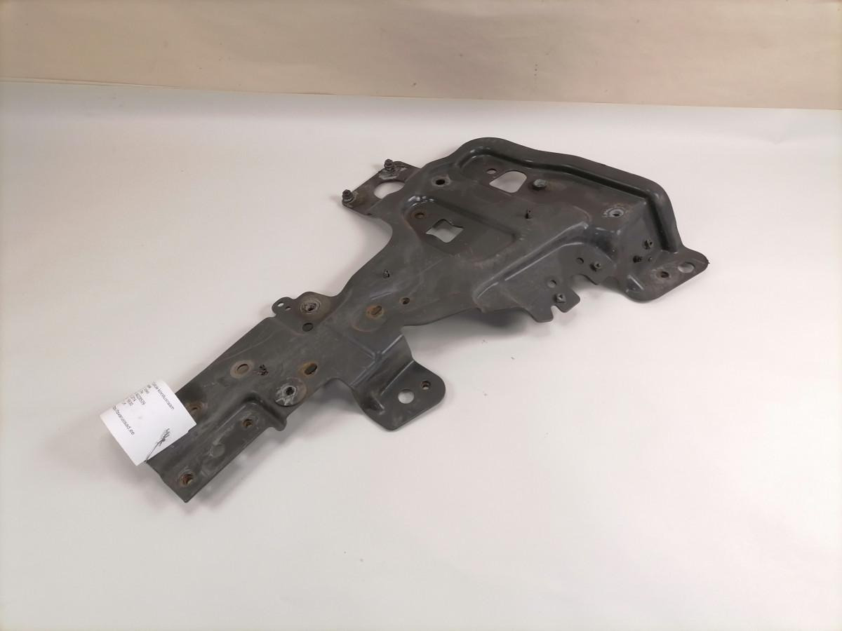 Volvo light bracket 84228539 - Valo/ Valaistus - Kuorma-auto: kuva  Volvo light bracket 84228539 - Valo/ Valaistus - Kuorma-auto Volvo light bracket 84228539 - Valo/ Valaistus - Kuorma-auto: kuva  Volvo light bracket 84228539 - Valo/ Valaistus - Kuorma-auto