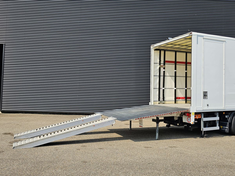 MAN TGM 26.320 / 6x2-4 / LBW / 6000kg TAIL LIFT - Pressukapelli kuorma-auto: kuva MAN TGM 26.320 / 6x2-4 / LBW / 6000kg TAIL LIFT - Pressukapelli kuorma-auto MAN TGM 26.320 / 6x2-4 / LBW / 6000kg TAIL LIFT - Pressukapelli kuorma-auto: kuva MAN TGM 26.320 / 6x2-4 / LBW / 6000kg TAIL LIFT - Pressukapelli kuorma-auto