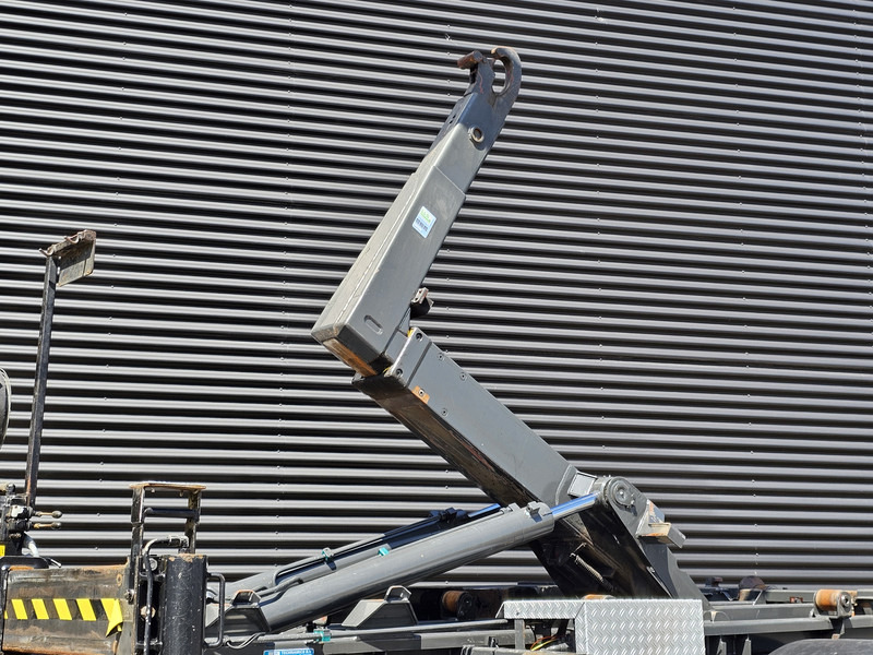 Mercedes-Benz AXOR 1823 4X4 / FASSI CRANE + HOOKLIFT / SPRING SUSPENSION - Koukkulava kuorma-auto, Nosturiauto: kuva Mercedes-Benz AXOR 1823 4X4 / FASSI CRANE + HOOKLIFT / SPRING SUSPENSION - Koukkulava kuorma-auto, Nosturiauto Mercedes-Benz AXOR 1823 4X4 / FASSI CRANE + HOOKLIFT / SPRING SUSPENSION - Koukkulava kuorma-auto, Nosturiauto: kuva Mercedes-Benz AXOR 1823 4X4 / FASSI CRANE + HOOKLIFT / SPRING SUSPENSION - Koukkulava kuorma-auto, Nosturiauto
